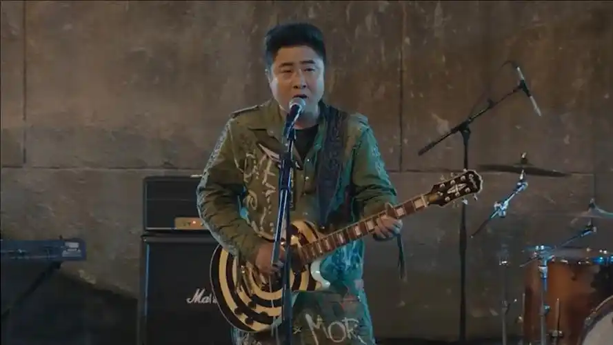 缝纫机乐队缝纫机乐队唱起了摇滚之歌结果台下没有一个观众太凄惨了