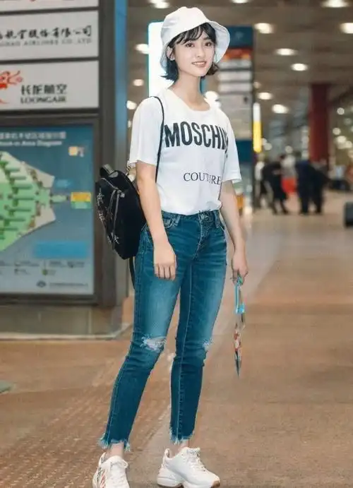 沈月穿白t很一般但穿牛仔裤立马让人惊讶