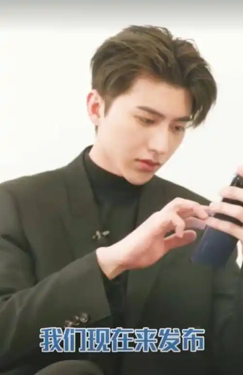 《奔跑吧》阵容官宣,蔡徐坤上演怼脸杀,我却被黄旭熙素颜惊到_状态