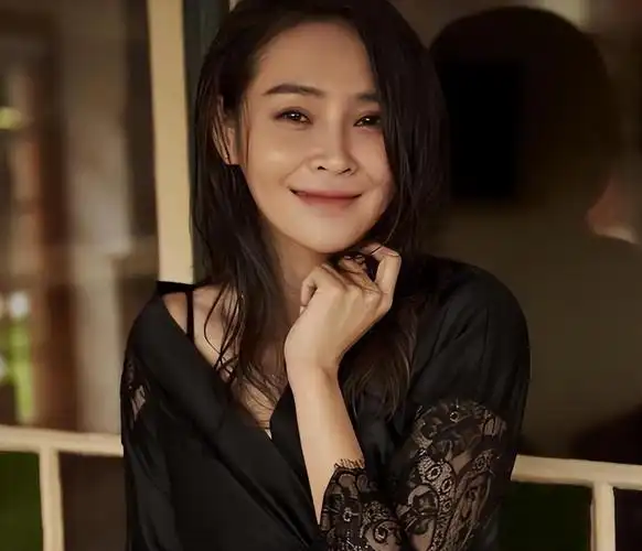 明星蒋欣个人资料(来自回族的六位绝美女星) - 散下步