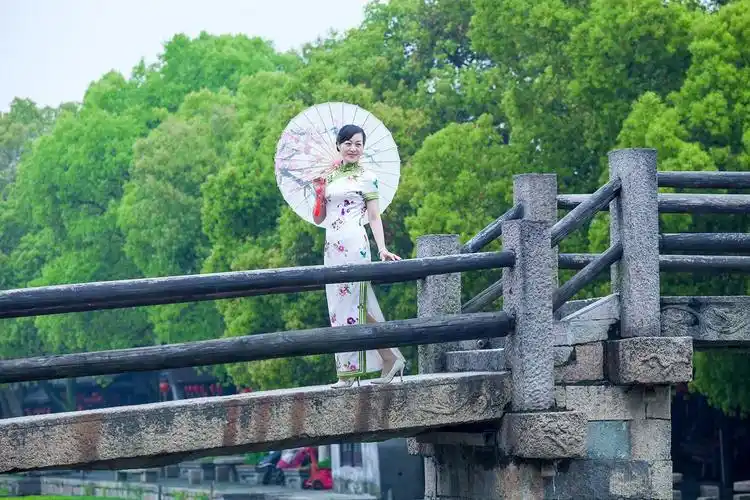 水墨江南,旗袍女子的情结!