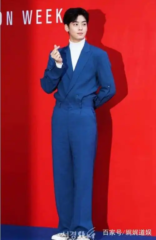 车银优真狠!为显腿长竟把西服扎进裤腰中,画风效果却如此时尚!