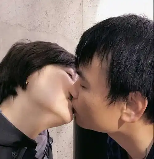 袁立与新婚老公婚房疑曝光,装修简朴却透露着温馨__财经头条