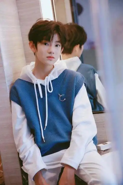 15岁小男星就做撩妹捞钱等乌七八糟的事,但他粉丝们的表现超棒