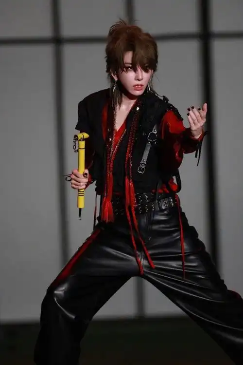 刘忻扯陈丽君领带##刘忻扯领带镜头