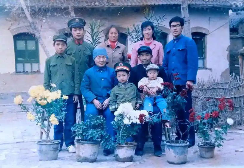 八十年代全家福照片