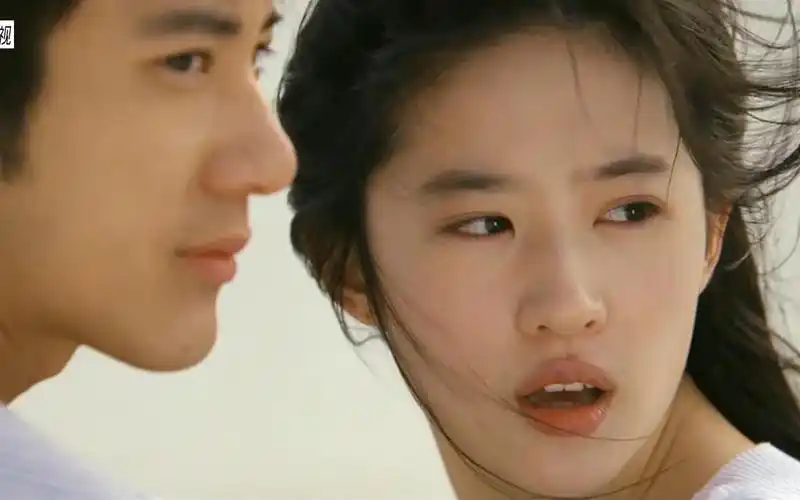 《恋爱通告》王力宏为爱献唱,刘亦菲全程素颜出镜,暧昧吻戏