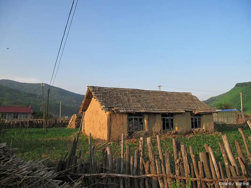 农村如今遭淘汰的土墙房,当初人家花费了多大力气,你知道吗?