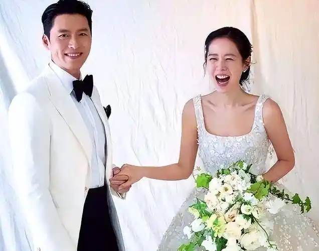 玄彬孙艺珍日本约会被拍,41岁玄彬不修边幅,两人眼神拉丝好甜啊_照片