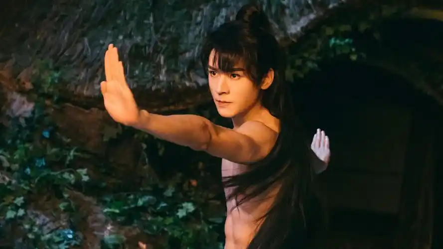 《狐妖小红娘》开播,龚俊月光下秀腹肌,加上汗水荷尔蒙爆棚