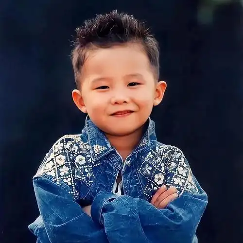 权志龙小时候__财经头条