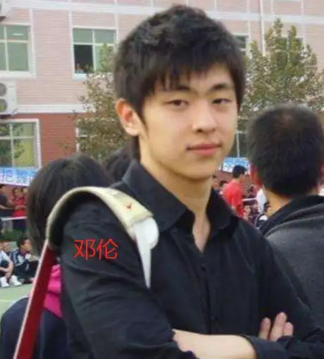 原创男明星学生旧照邓伦青涩李现接地气看到肖战这是谁