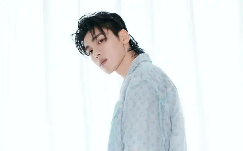 王子异帅气图片桌面壁纸