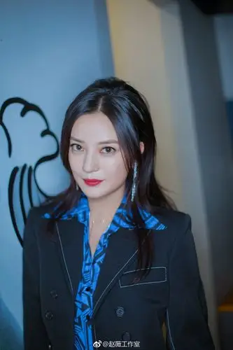 组图赵薇出席first影展优雅大气短裙秀美腿笑靥如花