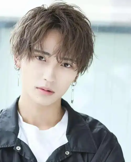 男生烫发的类型都有哪些(适合男生烫的发型带图片)