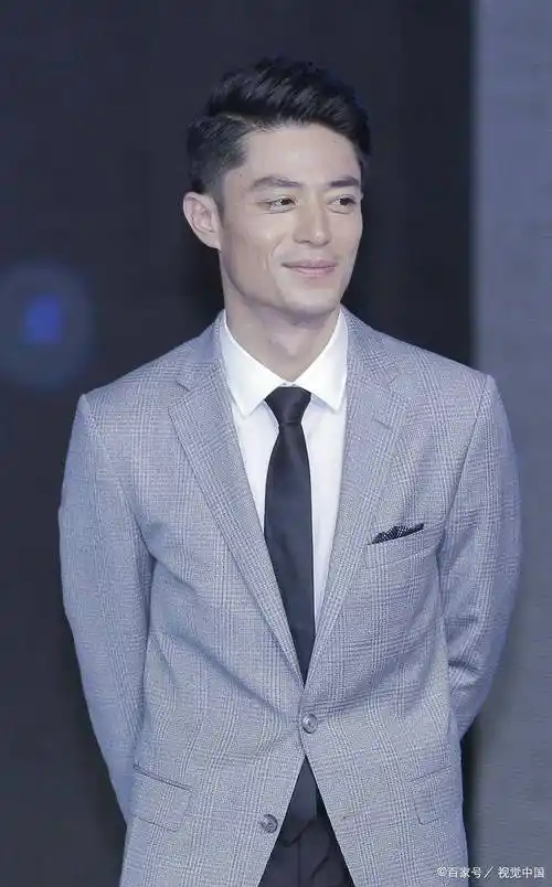 来百度app畅享高清图片在网友曝光的照片中,霍建华与年仅26岁的张雪迎