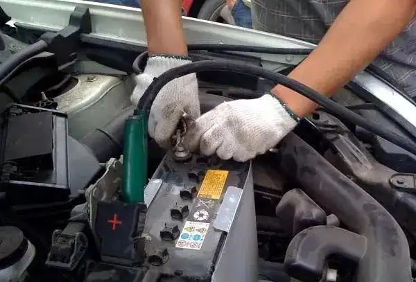 汽车蓄电池保养有妙招,不用再两年一换蓄电池了