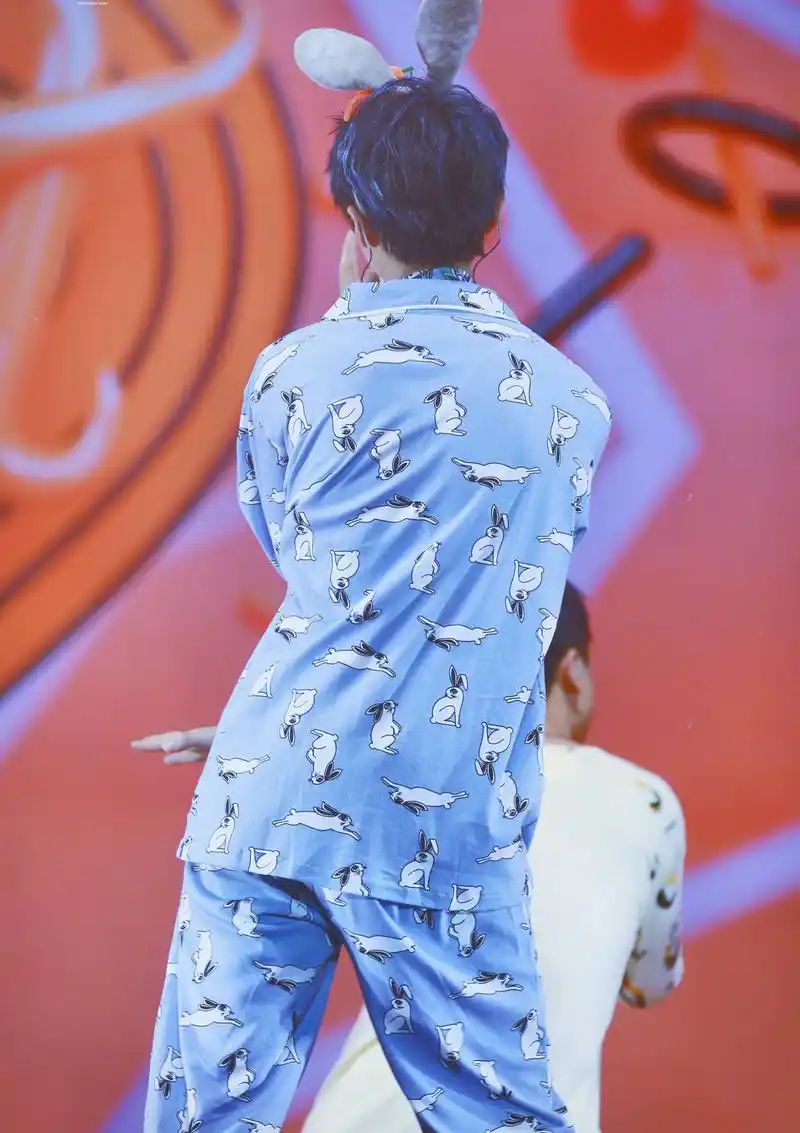 tfboys三小只的背影杀,听说真爱粉一眼就能认出哦