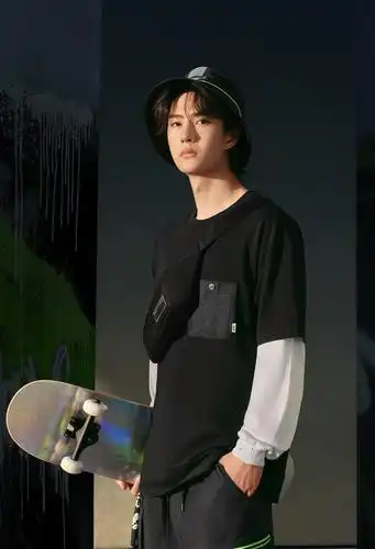 安踏代言人王一博最新运动感大片