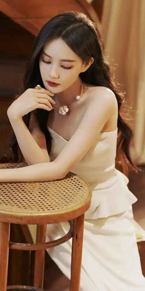 李一桐优雅知性唯美写真 676767_连衣裙_长发_女神