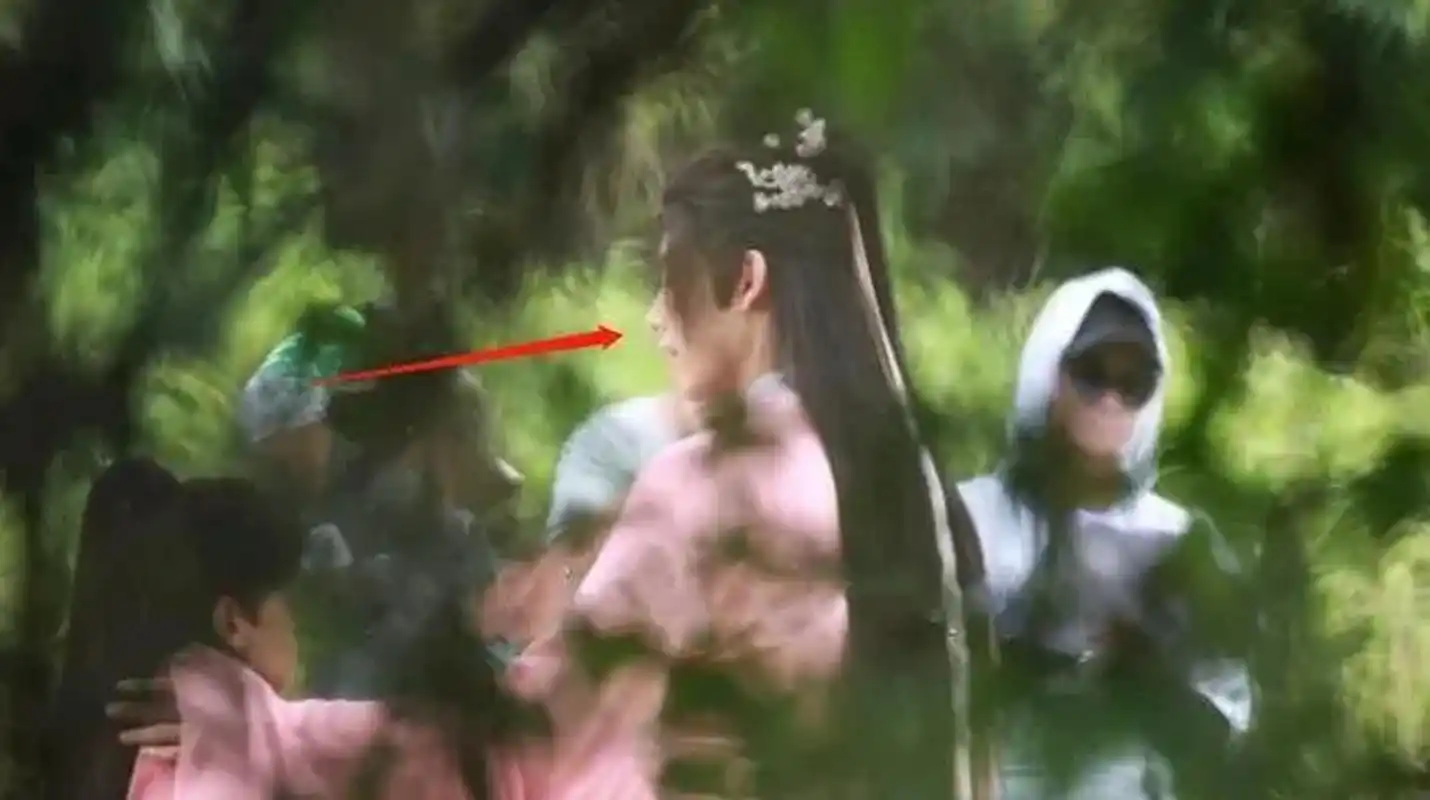 看到陈飞宇的女装时,网友都不敢相信,虽然现在很多电视剧里面都会有