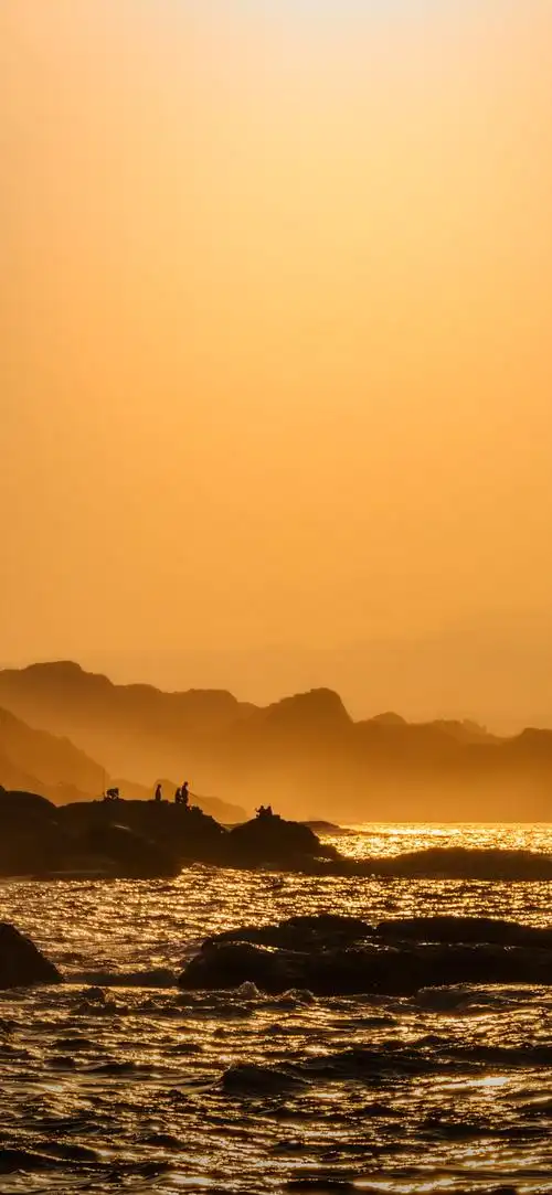 夕阳,群山,海水,唯美傍晚景色手机壁纸