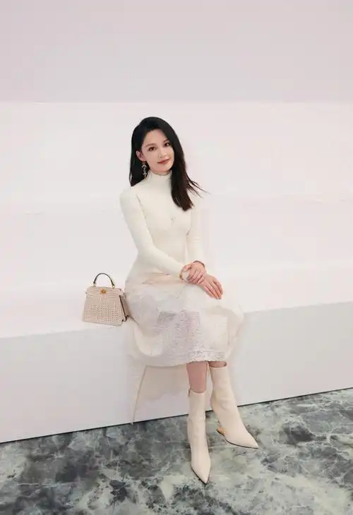 李沁成肖战绯闻的对象!温柔又优雅的穿搭风格,展现女性魅力