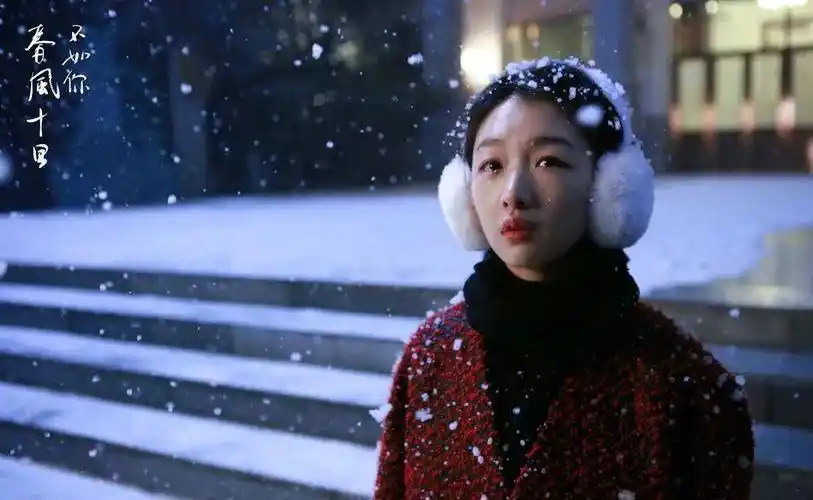 2018年,由周冬雨领衔主演刘若英执导的青春文艺电影《后来的我们》