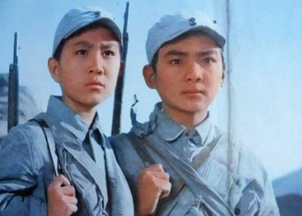 70年代著名抗战电影《两个小八路》,两位小演员渺无音讯,今何在