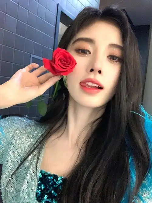 鞠婧祎发live九宫格##鞠婧祎和花花合影