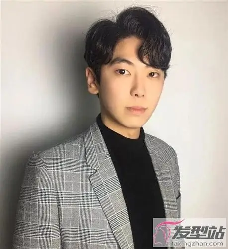 大额头男生适合的发型 "半露额"刘海让你颜值暴涨