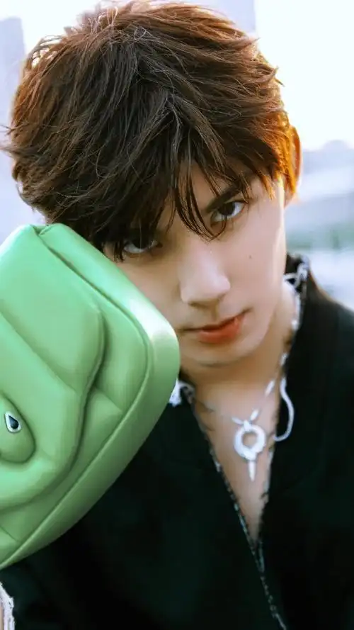 吴磊深v西装半永久