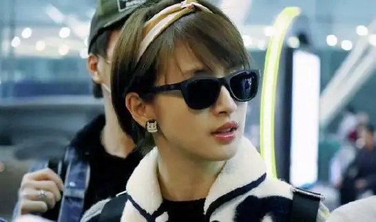 林依晨也是够了,剪蘑菇头穿绑带裙,造型意外翻车有些尴尬|短发|发型