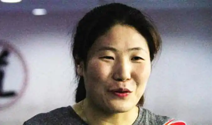 ">杨晓丽,女,出生于内蒙古赤峰市阿鲁科尔沁旗,中国女子拳击运动员