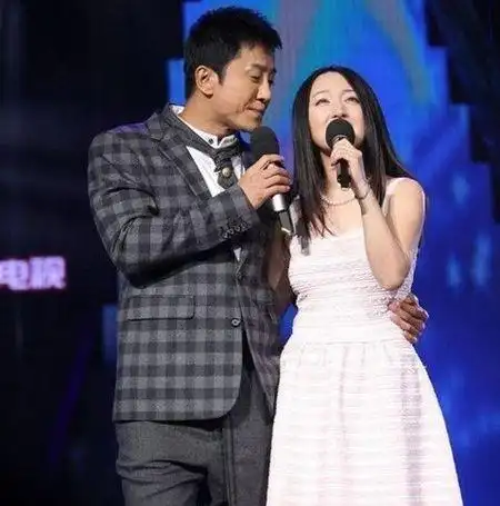 杨钰莹与毛宁赖文峰的隐秘情史回首甜歌皇后49年起伏人生