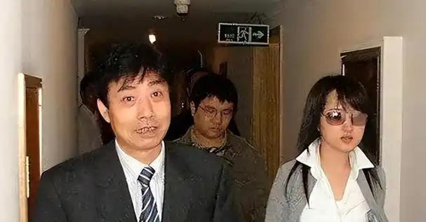 赖文峰出狱后现状曝光,娶小23岁年轻娇妻,素颜照吊打前任杨钰莹