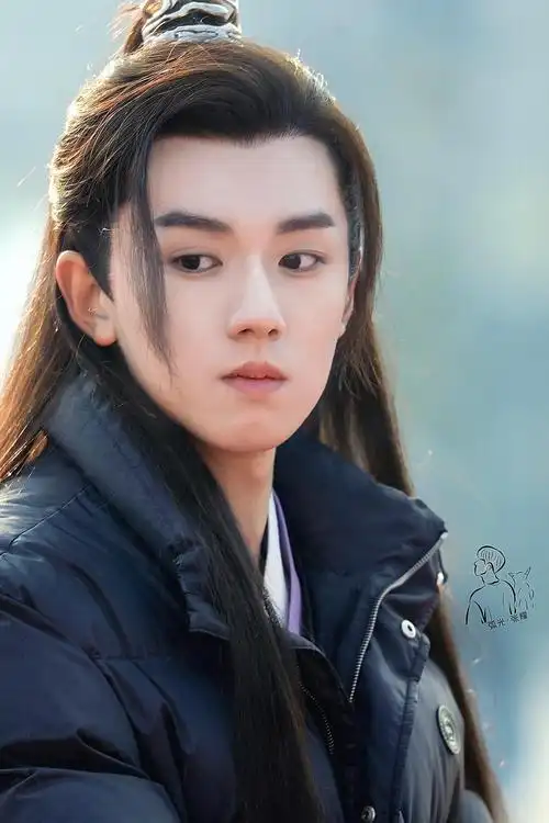 白玉思无瑕 鱼生知有你 在拍剧: 夜燕白(原著风弄的蝙蝠) 张耀,今年