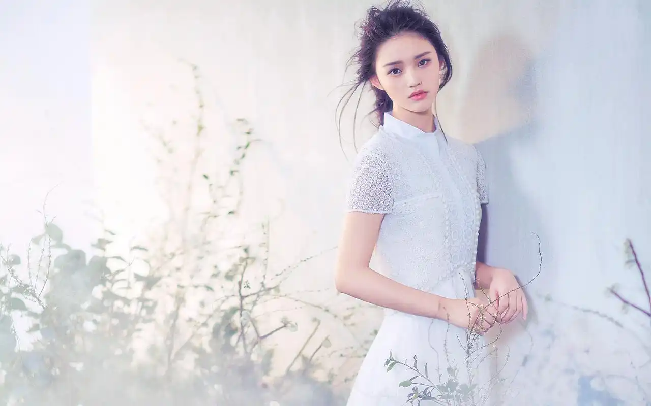 星女郎林允梦幻性感写真电脑桌面壁纸