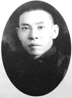 临终前,青帮大佬杜月笙,叫人打开了保险柜,竟然是满满的一箱子借条