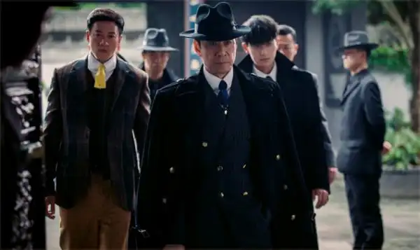 故事发生在上世纪三十年代风起云涌,弱肉强食的上海滩,各方帮派勾心斗