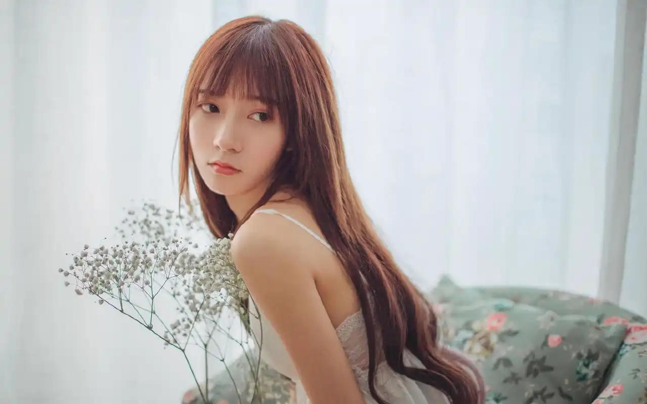 甜美仙气美女性感高清桌面壁纸