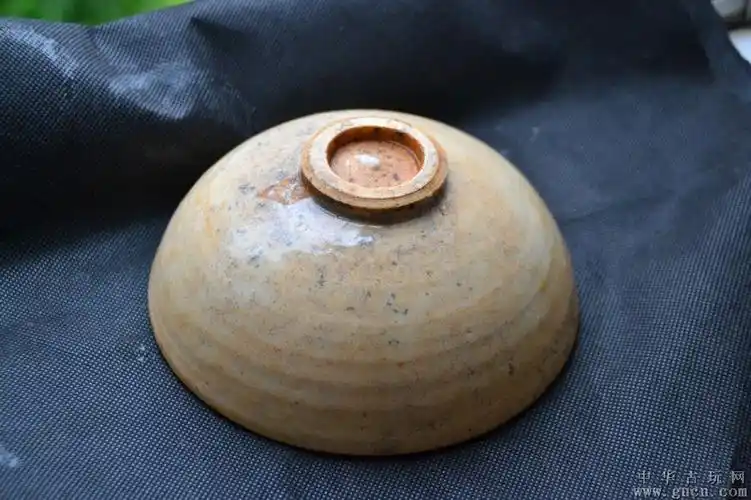 宋代南定窑细碎开片白瓷大碗