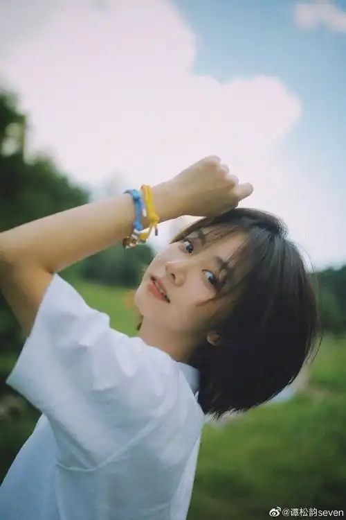 谭松韵夏日户外写真##谭松韵户外随拍