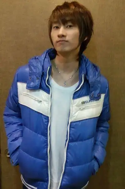 p>李赫宰(lee hyuk jae),艺名银赫(eun hyuk),1986年4月4日出生于