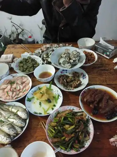 今天立春,家里吃饭.只有四个人吃一大锅饭.你说深奥不?