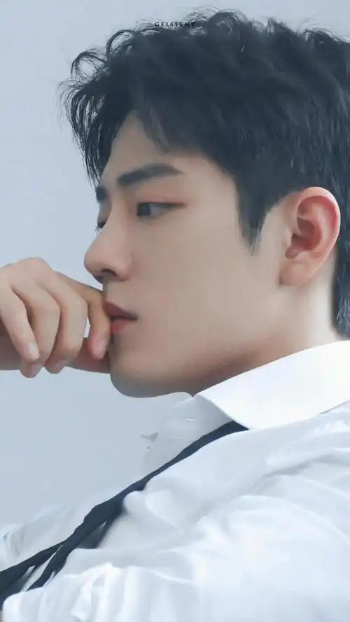 白衬衫花絮照爆出,九宫格的肖战!哥哥好帅!