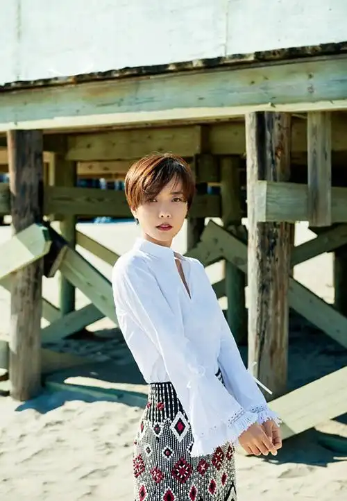 简介:王珞丹清新优雅海边写真高清图片,分享一组王珞丹图片给大家,图