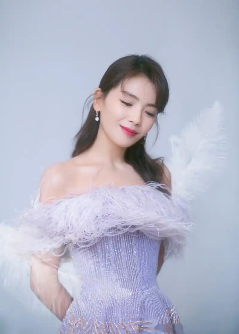 刘涛香芋紫羽毛裙  | 央视中秋晚会  香芋紫羽毛裙,蕴藏娇艳温柔