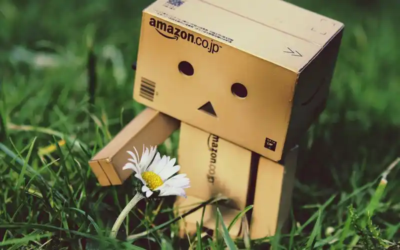 小清新绿色护眼可爱纸箱人阿楞高清桌面壁纸下载