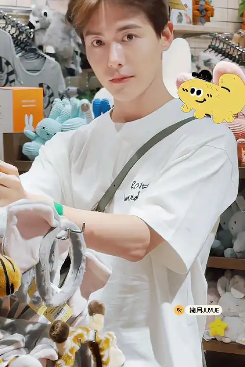 马天宇超话#马天宇我独自旅行#这段视频太可爱了好喜欢～截图修了几张